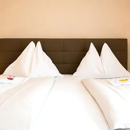 מלון Stadthotel Kramer 3*